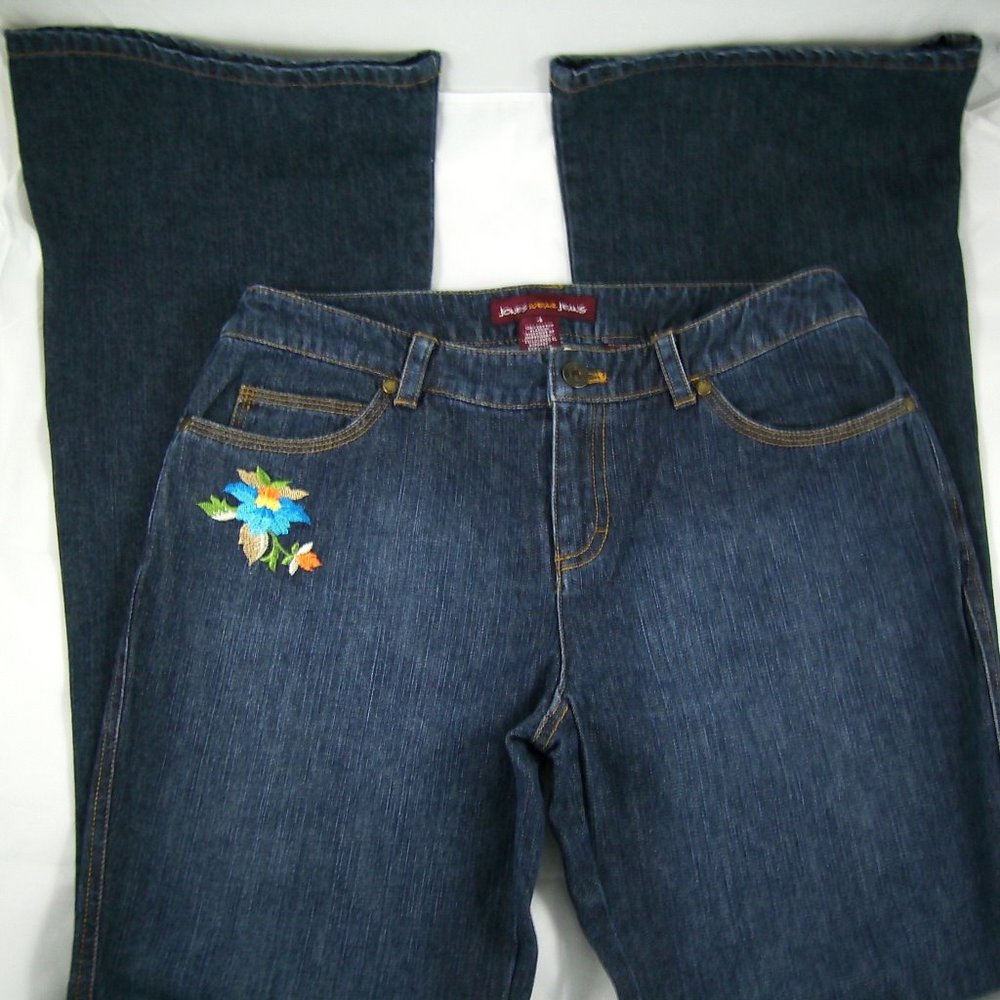 Jones Wear Jeans w/Embroidery NWOT